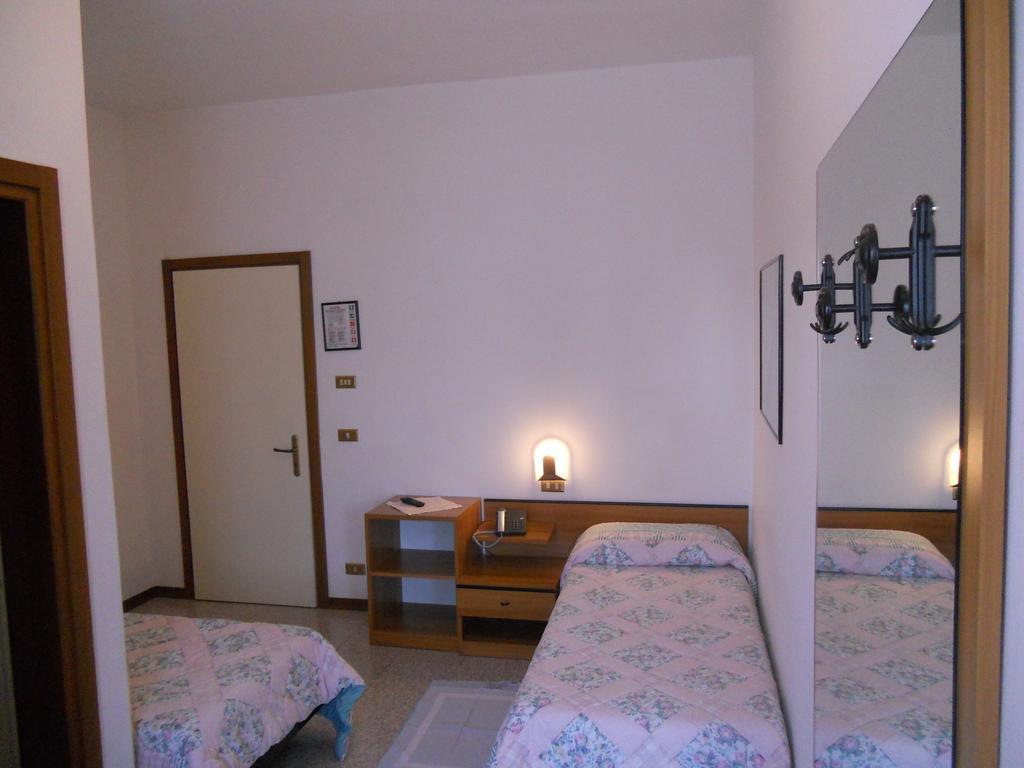 Hotel O'Scugnizzo 2 Беллуно Экстерьер фото