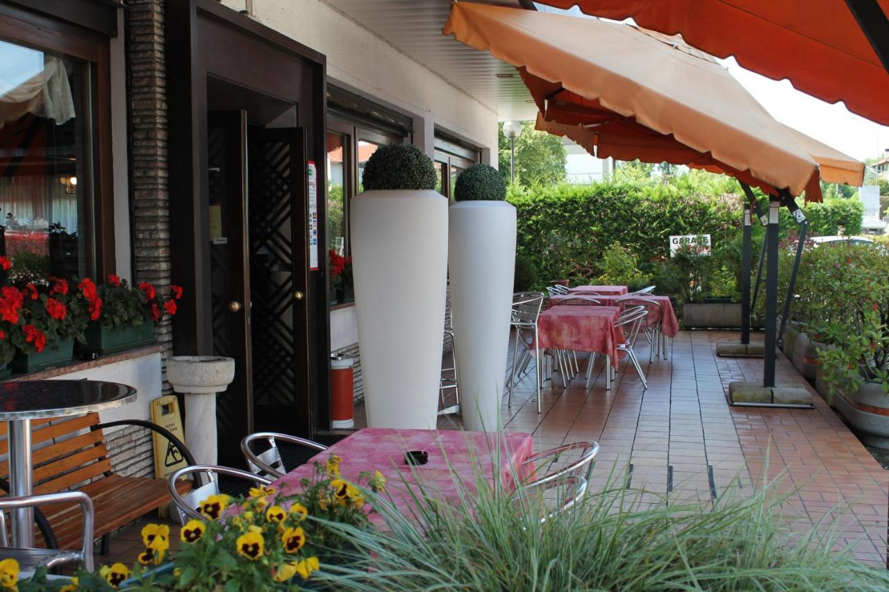 Hotel O'Scugnizzo 2 Беллуно Экстерьер фото