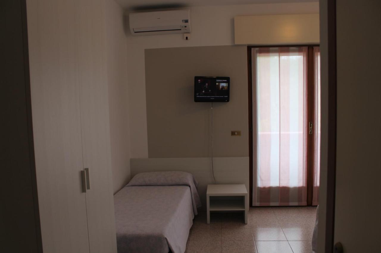 Hotel O'Scugnizzo 2 Беллуно Экстерьер фото